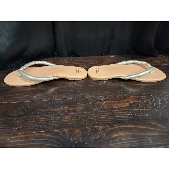 Beek Sunbird Silver Leather Thong Sandals/Sz. 8, NWOB - Picture 2 of 9